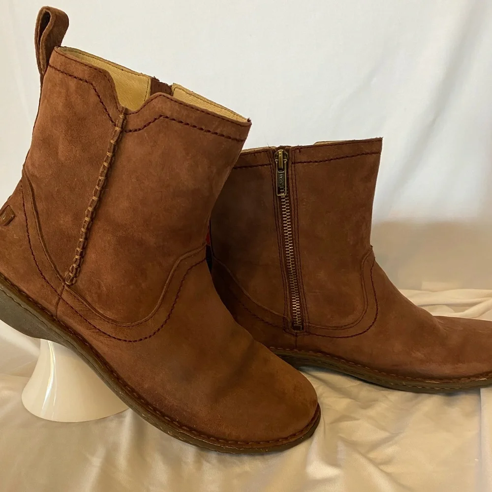 UGG SUEDE NEEVAH ANKLE BOOTS SN 1003421 Brown – size 9 - Picture 1 of 16